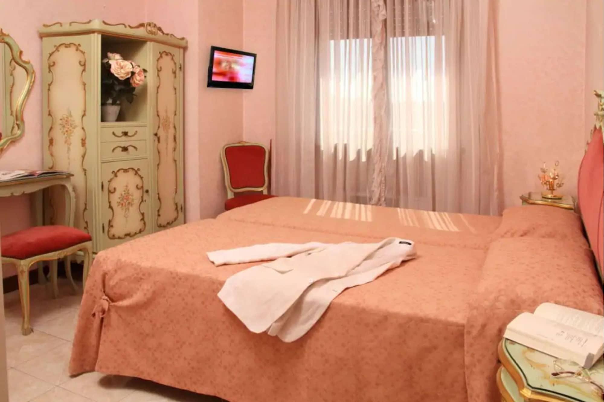 Romulus Hotel 3*