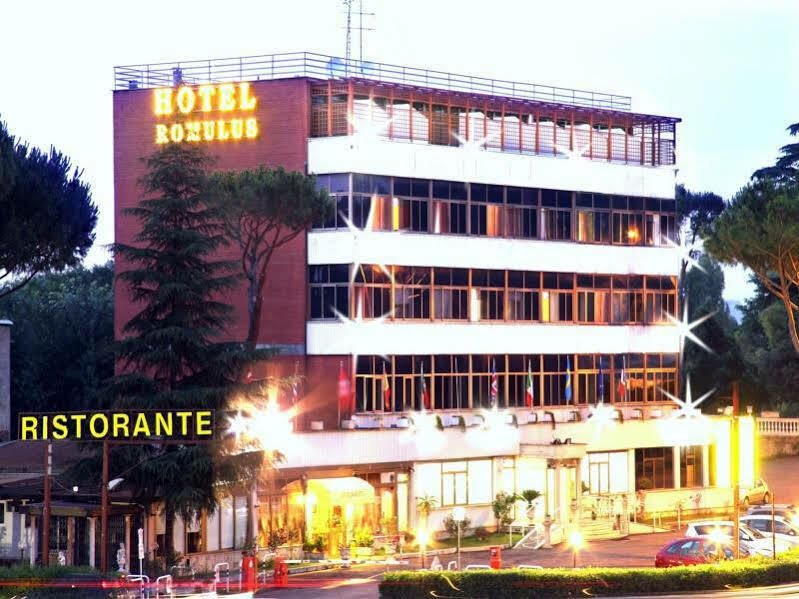 Romulus Hotel